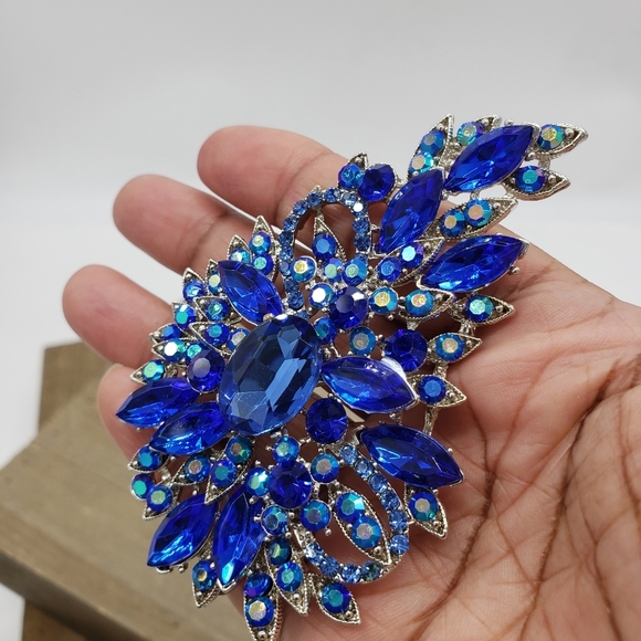 Vintage Brooch / Gleaming Blue Rhinestones / Mid-Century - Picture 5 of 7